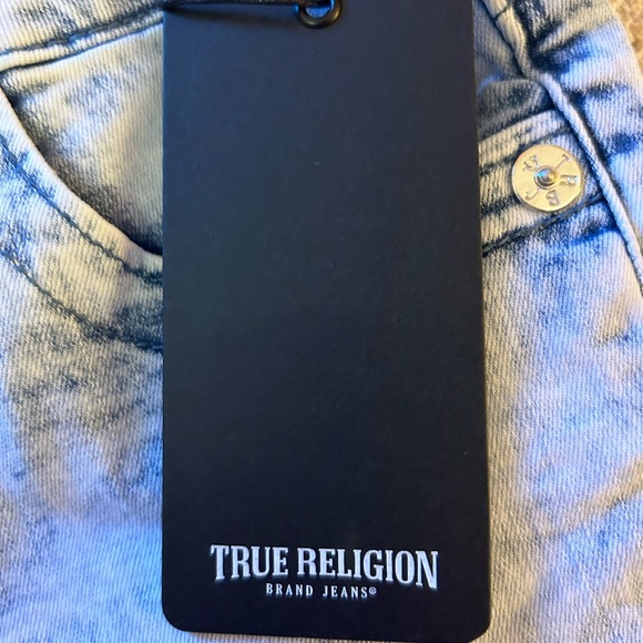 True Religion Jennie Curvy Mid Rise Short - Picture 4 of 5